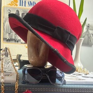 Vintage Lord & Taylor Ladies 100% Wool Doeskin Felt Bollman Hat Red w Black
